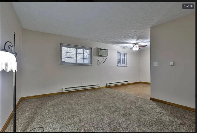 Building Photo - 6 Camelot Ct