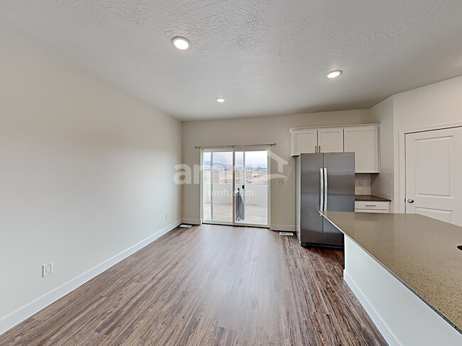 Foto del edificio - 2376 E Frontier St