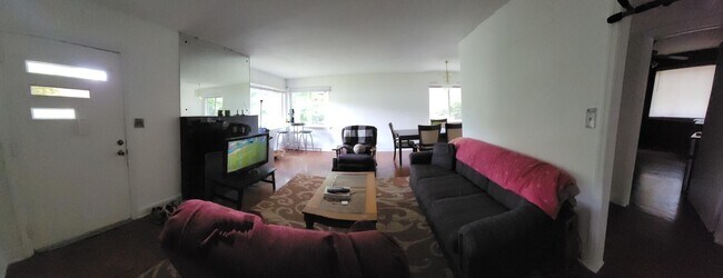 Foto del edificio - Room in 3 Bedroom Home at 213 N Graham St