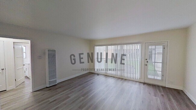 Foto del edificio - Remodeled 3 Bedroom Home with Garage and Large Backyard