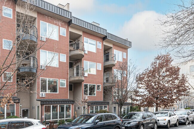 Building Photo - 224 16th St