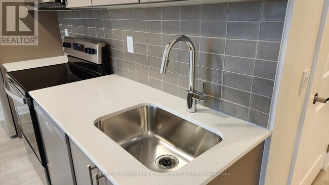 Photo du bâtiment - 3220-3220 William Coltson Ave
