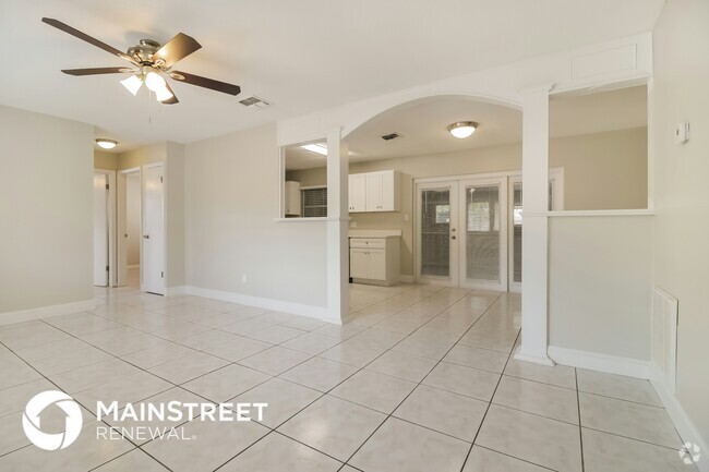 Building Photo - 215 Lochmond Dr