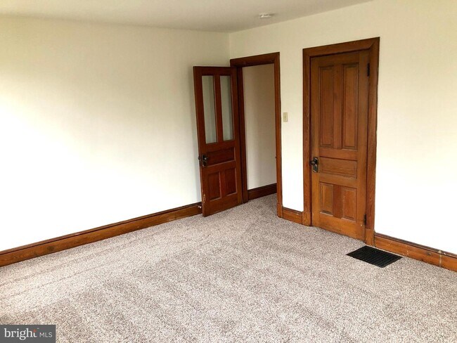 Foto del edificio - 217 N Allison St
