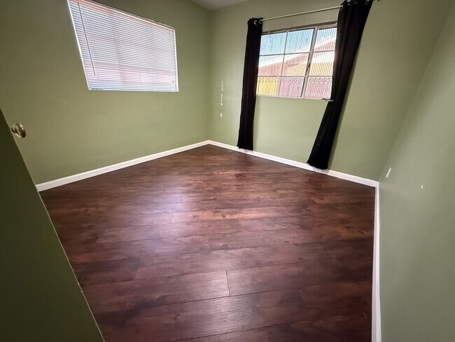 Foto del edificio - 1634 E 12th St