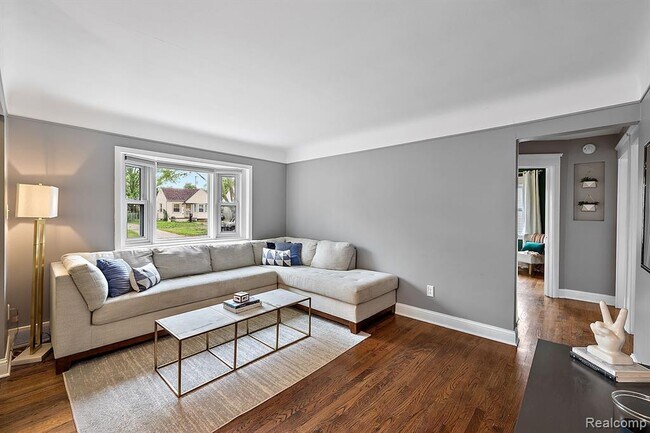 Building Photo - 2842 Oakshire Ave