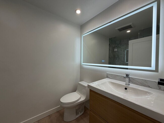 Interior Photo - The Argon Wilshire