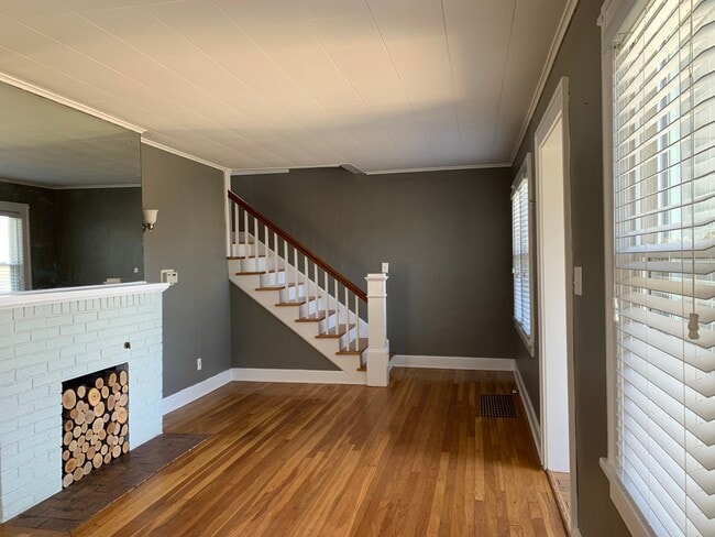 Entryway opens up to living room - 5542 Reeds Rd