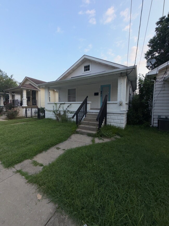 Building Photo - 549 Beecher St