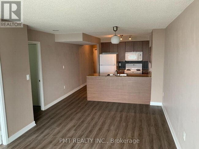 Building Photo - 11-1511 Brunel Ct