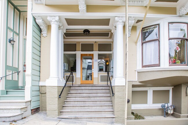 Building Photo - 2148 Broderick St