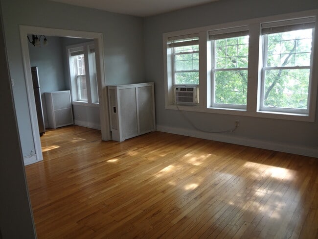 Building Photo - 5463 S Ingleside Ave