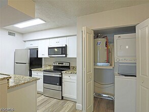 Building Photo - 5305 Summerlin Rd