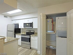 Building Photo - 5305 Summerlin Rd