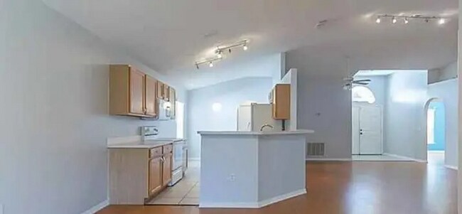 Building Photo - 16942 Cornerwood Dr