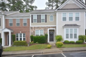 Building Photo - 100-324 Stratford Lakes Dr