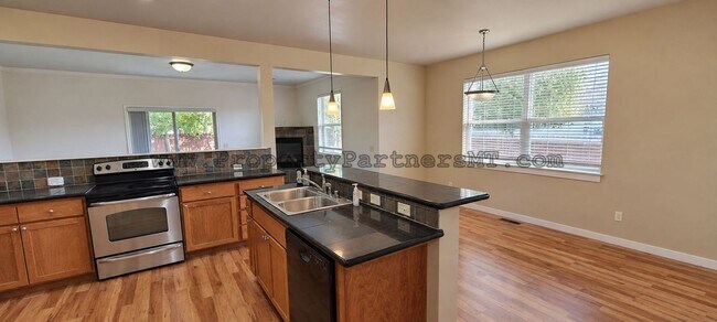 Foto del edificio - 712 Forestglen Dr