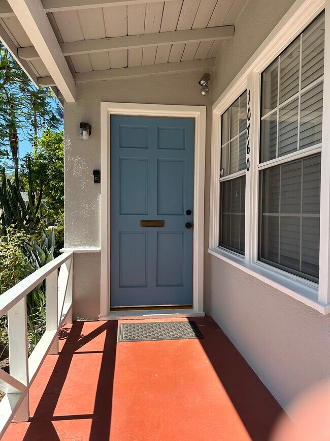 Foto del edificio - 10760 Russett Ave