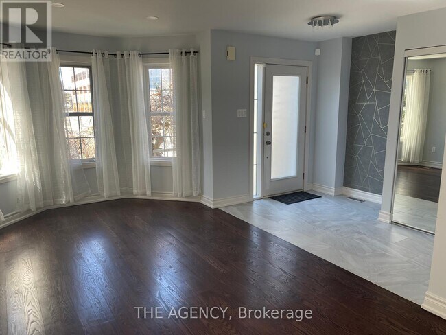 Photo du bâtiment - 9031 Yonge St