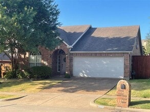 Building Photo - 5009 Lake Crest Dr
