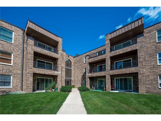 Foto del edificio - 2220 Midland Grove Rd