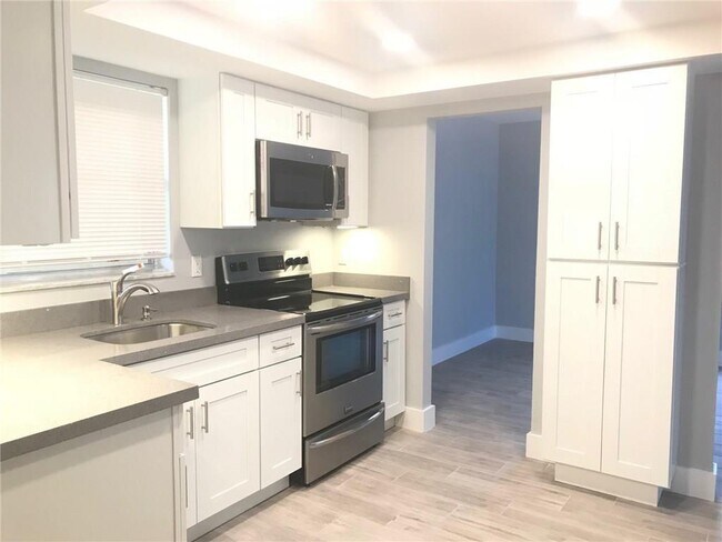Foto del edificio - 3100 Riverside Dr