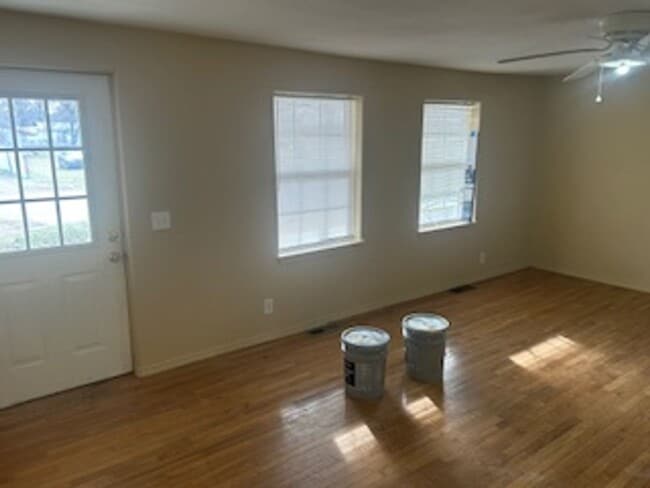 Building Photo - 3 bedroom, 1 bath house (pictures coming soon)