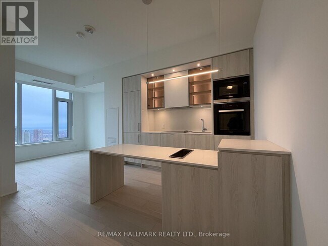 Building Photo - 11 Yorkville Ave