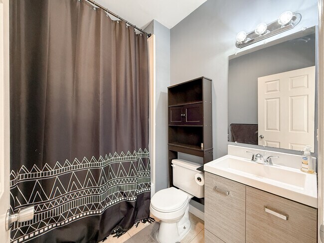 Bathroom - 7 Central Sq