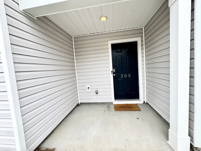 Foto del edificio - Seneca townhome - Price Just Reduced!