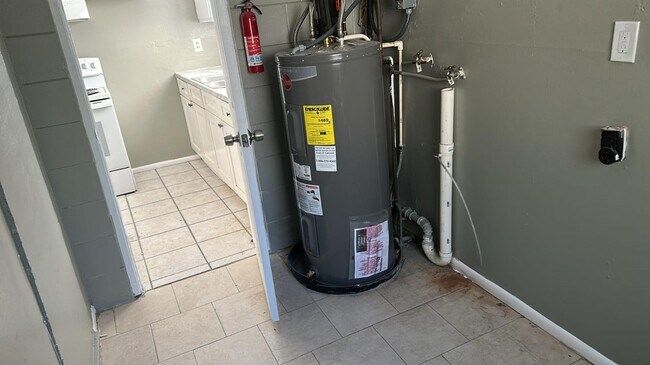 Foto del edificio - Move-In Ready 4 bedrooms 2 bathrooms prope...