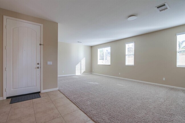 Building Photo - 1059 Vista Pointe Blvd