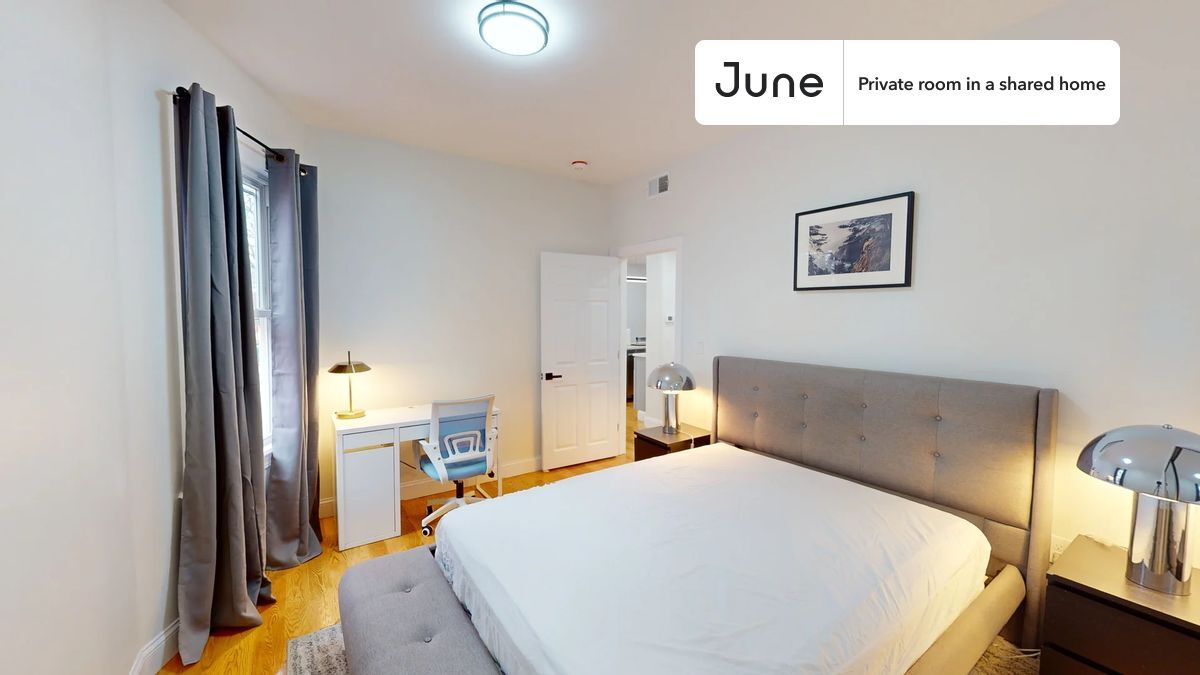Foto principal - Private bedroom in 4 bed/2 bath Home