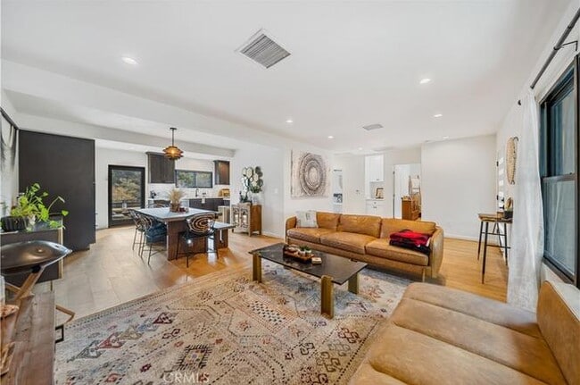 Foto del edificio - 242 Thorne St