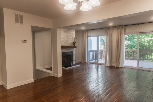 Photo - 1613 Valencia Way Townhome