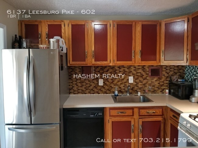 Building Photo - 6137 Leesburg Pike