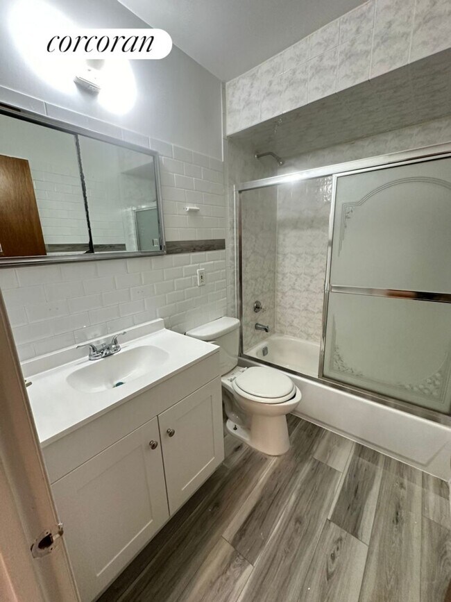 Foto del edificio - 2655 E 21st St