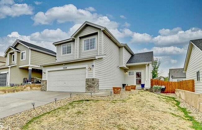 Building Photo - Beautifully Remodeled 3 Bed/3 Bath Home in...