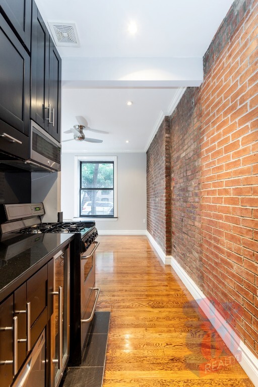 Building Photo - 340 E 18th St