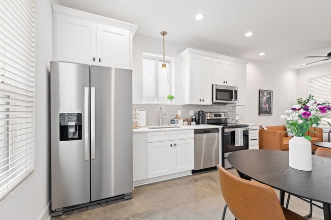 Building Photo - FULLY FURNISHED RENTAL!!