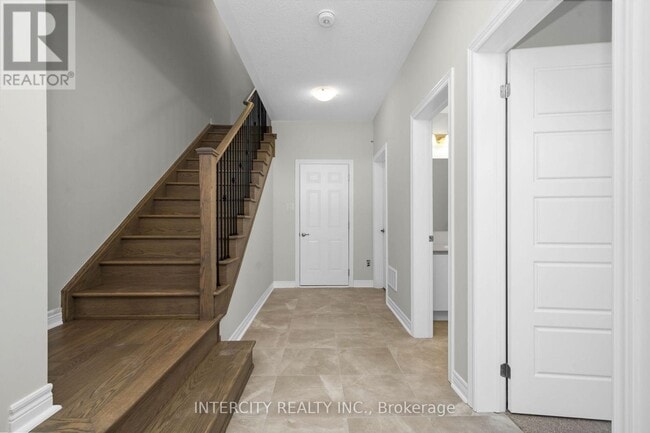 Photo du bâtiment - 323 Inspire Blvd