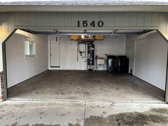 Building Photo - Newley updated 3-bedroom home features fen...