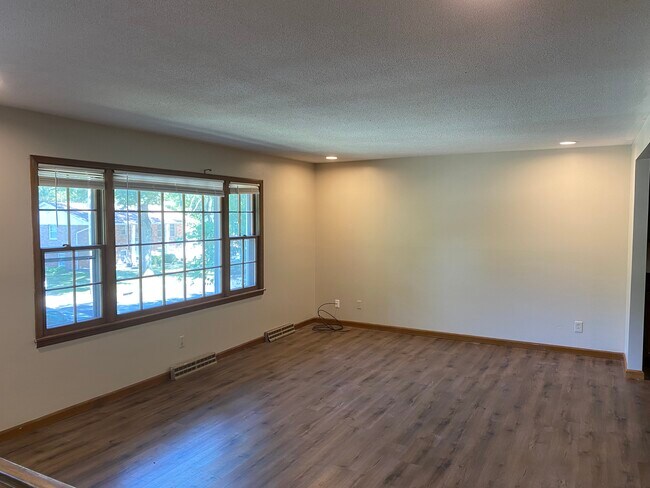 Living Room/Dining Room - 1809 Doris Dr