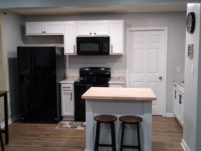 Foto del edificio - 5515 Silverdale Ave