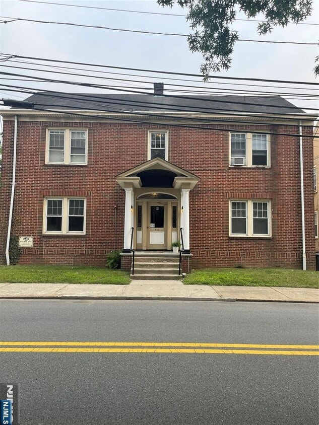 Primary Photo - 446 Wagaraw Rd