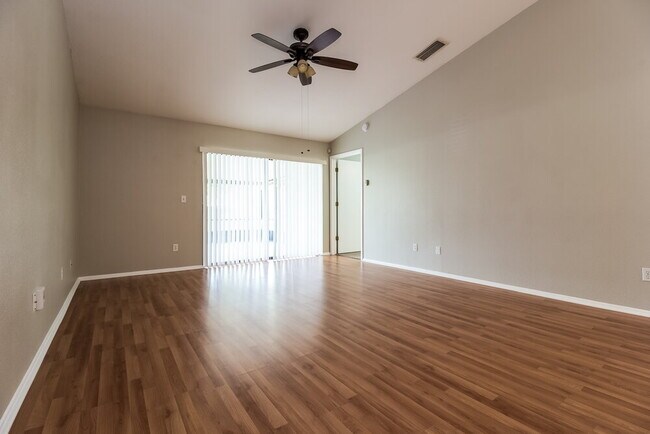 Foto del edificio - 1042 Alpug Ave