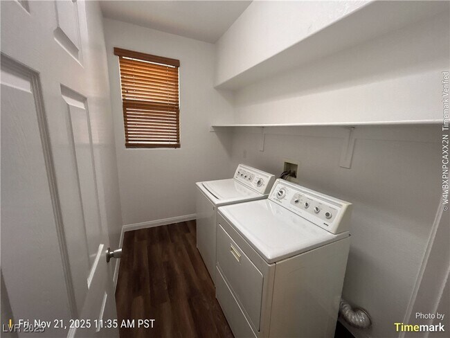 Foto del edificio - 8980 Dorrell Ln