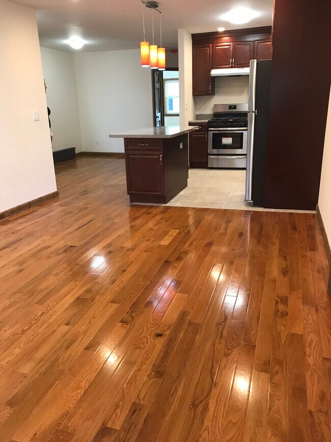 Foto del edificio - 405 W 263rd St