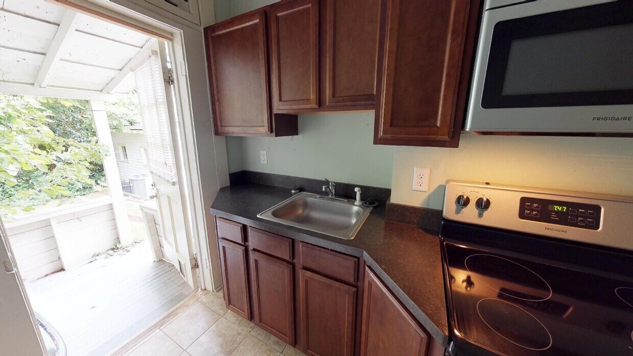 Primary Photo - GREAT Location for this garage apartment i...