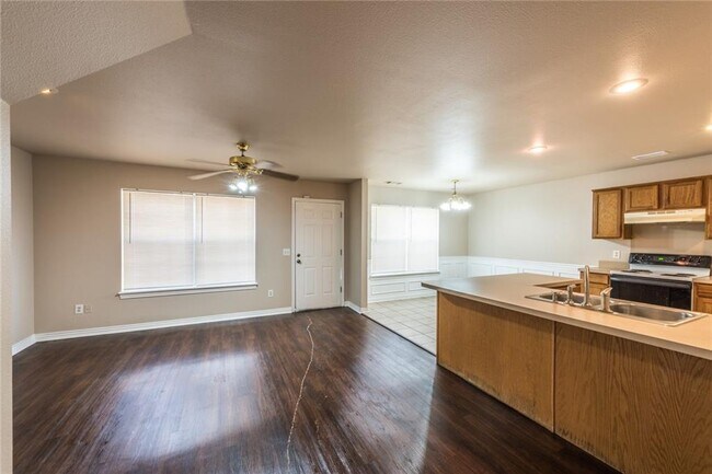 Building Photo - 978 W Peachtree Dr